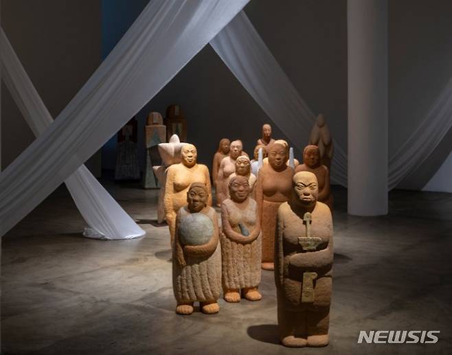 [서울=뉴시스]한애규 개인전 전시 전경(지하 1층)