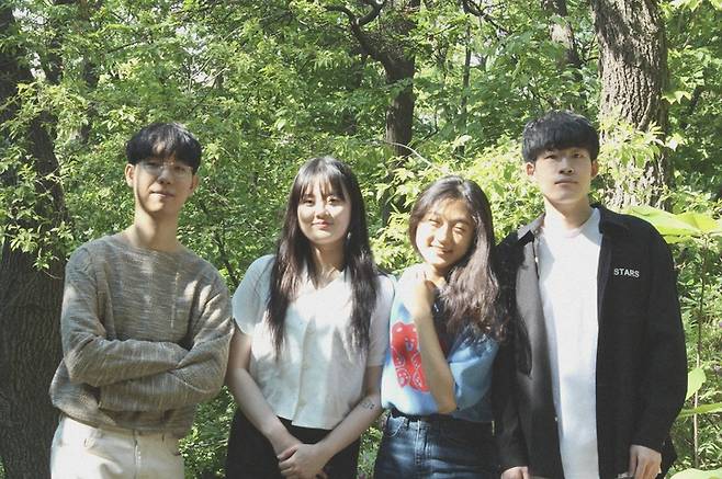 [서울=뉴시스] 왼쪽부터 김민식, 송여진, 손효진, 박성준. 2022.06.21. (사진 = 밴드 문없는집 제공) photo@newsis.com *재판매 및 DB 금지