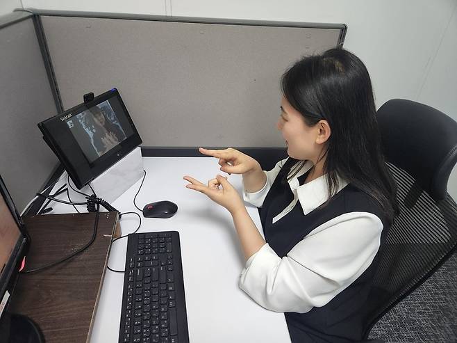 [서울=뉴시스]현대캐피탈은 지난 2015년부터 청각장애인 전용 수화상담 콜센터를 운영해오고 있다.(사진=현대캐피탈 제공)2022.06.21 photo@newsis.com  *재판매 및 DB 금지