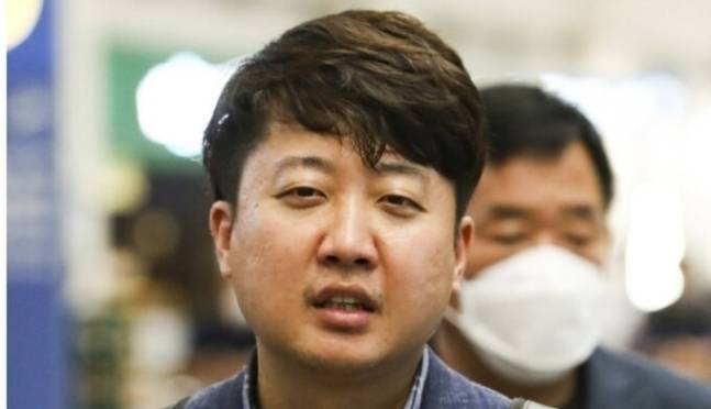 이준석 국민의힘 대표(앞). 국회 사진기자단