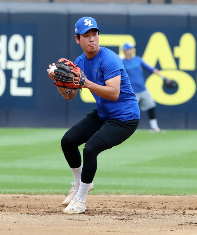 삼성 유격수 이해승이 17일 광주 KIA전을 앞두고 수비 훈련을 하고 있다. 사진제공 | 삼성 라이온즈