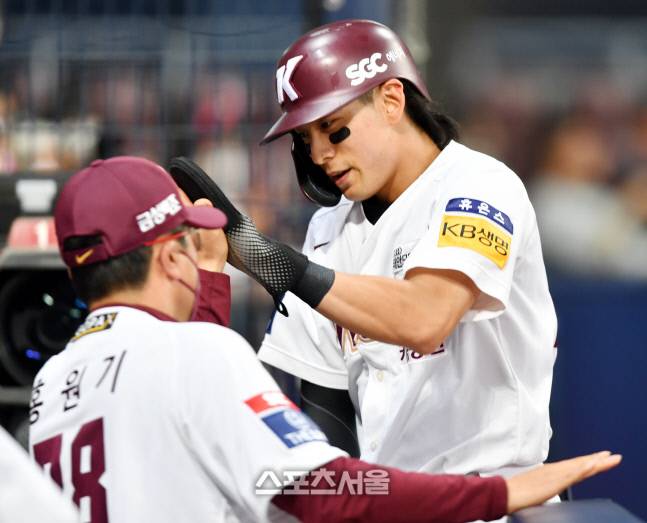 홍원기 감독(왼쪽)과 이정후. 고척 | 강영조기자kanjo@sportsseoul.com