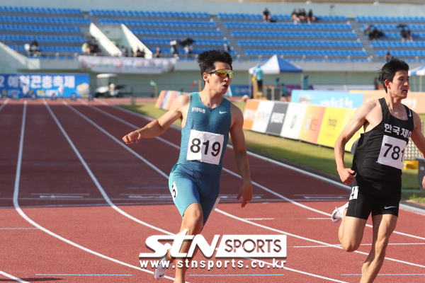 2일 오후 경북 예천스타디움 육상경기장에서 열린 '제50회 KBS배 전국육상경기선수권대회' 남자 대학일반부 100m 결선에 출전한 김국영은 10초14를 기록하면서 완벽한 레이스를 펼쳤다. 사진｜스포츠펍 제공