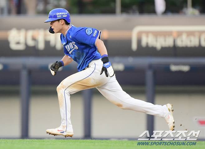 19일 광주 기아챔피언스필드에서 열린 삼성 라이온즈와 KIA 타이거즈 경기. 6회초 2사 김현준이 안타를 치고 나가 2루 도루를 시도하고 있다. 광주=정재근 기자 cjg@sportschosun.com/2022.6.19/