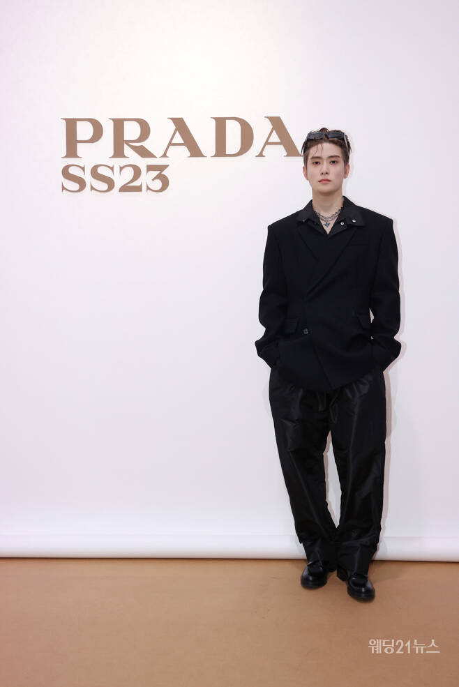 사진 : 프라다(PRADA), 2023년 봄/여름 남성복 컬렉션 (사진출처 : 프라다)