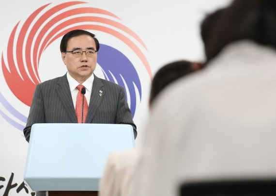 김성한 국가안보실장이 22일 서울 용산 대통령실 청사에서 윤석열 대통령 나토 정상회의 순방 관련 브리핑을 하고 있다. /사진=뉴시스화상