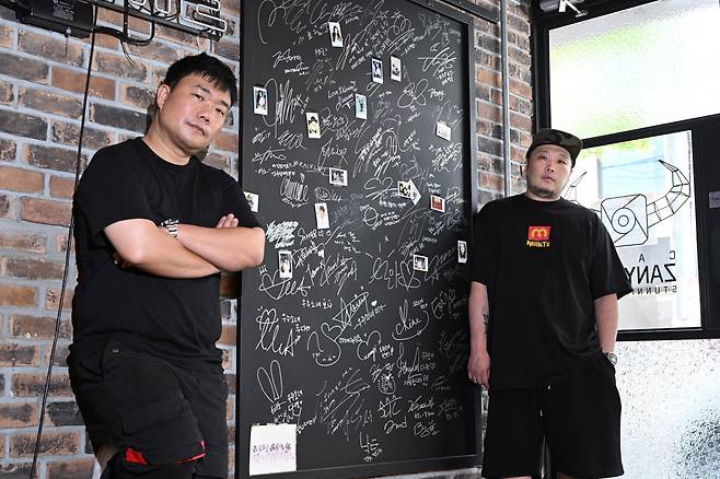 Kim Jun-hong (left) and Hong Won-ki, co-CEOs and co-founders of Zanybros, pose for photos during an interview with The Korea Herald at the K-pop music video production company’s headquarters in southern Seoul. (Im Se-jun/The Korea Herald)