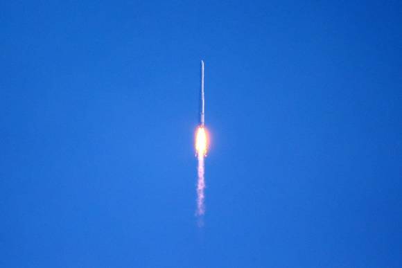 한국형 최초 우주발사체 '누리호'(KSLV-Ⅱ)'가 지난 21일 발사에 성공하면서 지난 30년의 노력이 빛을 발했다. 사진은 누리호가 이날 전남 고흥군 나로우주센터에서 발사되고 있는 모습. /사진=뉴스1
