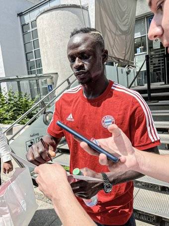 최근 사디오 마네가 바이에른 뮌헨의 트레이닝복을 입은 사진이 트위터에 올라왔다. /사진=ESPN 트위터 캡처