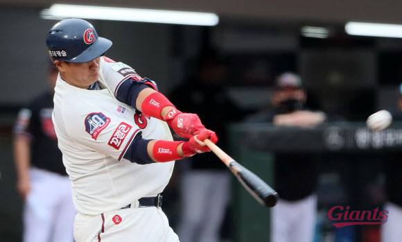 은퇴하는 이대호 - 부산 연합뉴스