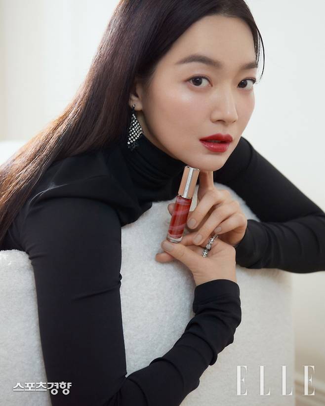 배우 신민아 화보. 엘르 제공