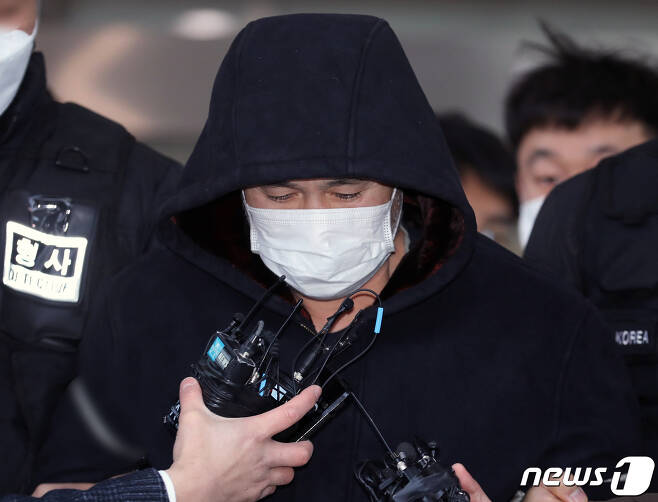 50대 남녀를 연쇄 살해한 혐의로 구속된 권재찬(53)/뉴스1 © News1