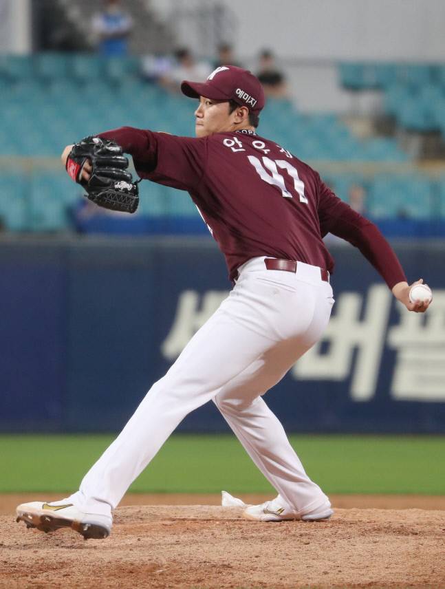 키움 안우진이 23일 대구삼성라이온즈파크에서 열린 2022 KBO리그 삼성전에 선발 등판해 역투하고 있다. 사진 | 대구=연합뉴스