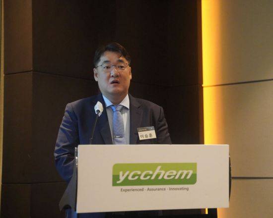 이승훈 영창케미칼 대표이사가 23일 서울 여의도에서 코스닥 상장을 위한 기자간담회를 열고 회사를 소개하고 있다. /사진제공=영창케미칼