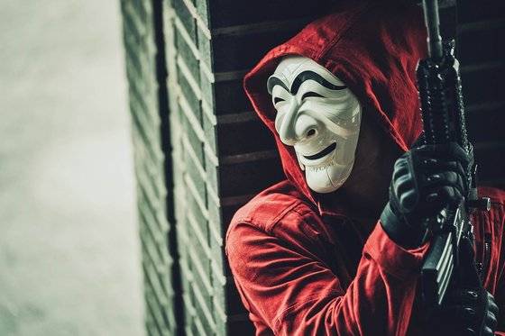 ‘종이의 집: 공동경제구역’은 스페인 원작의 상징적 소품인 가면을 하회탈로 바꿨다. [사진 넷플릭스]