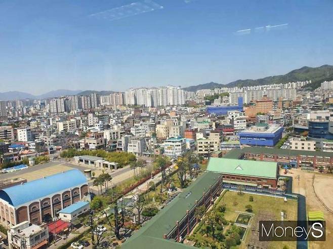 국토교통부는 오는 6월24일부터 전국 시도에서 청년(2297가구)·신혼부부(1861가구) 매입임대주택 2022년 2차 입주자 총 4158가구를 모집한다.광주광역시 동구 전경/사진=머니S DB.