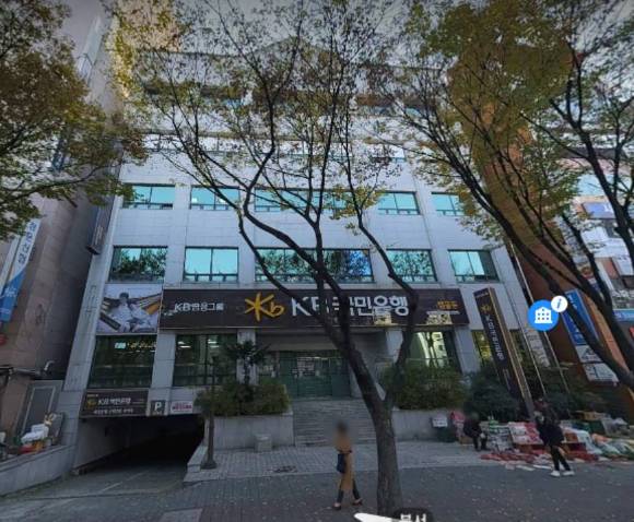 KB국민은행이 다음달 부동산 6곳을 총 300억원에 가까운 가격으로 매각을 진행한다. 사진은 KB국민은행이 매각할 대구 수성구 범물동 건물./사진=카카오맵 거리뷰 캡처