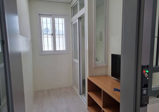 국군교도소 독거실 내부 모습.