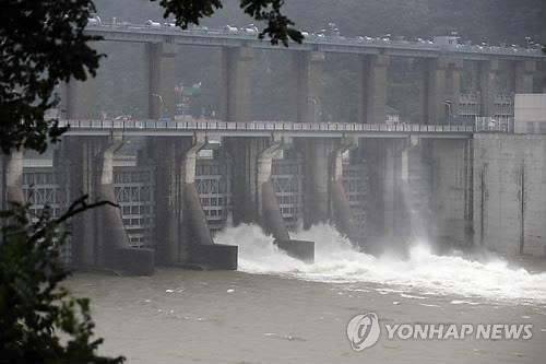 의암댐 수문 개방 [연합뉴스 자료사진]