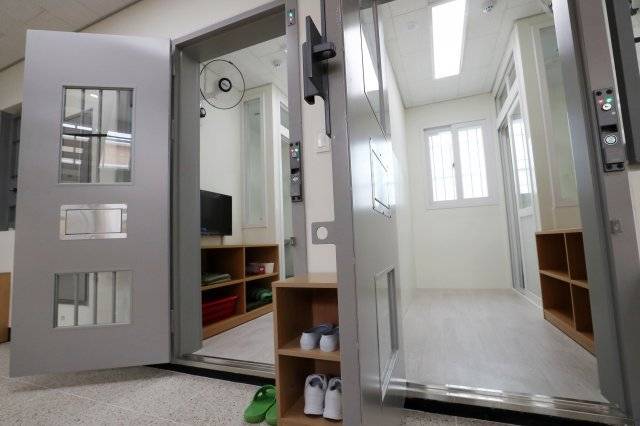 지난 20일 경기 이천 국군교도소 신축 시설에서 군 관계자들이 23일 완공을 앞두고 취재진에 내부를 개방했다. 사진은 국군교도소 수용시설 모습. 뉴스1