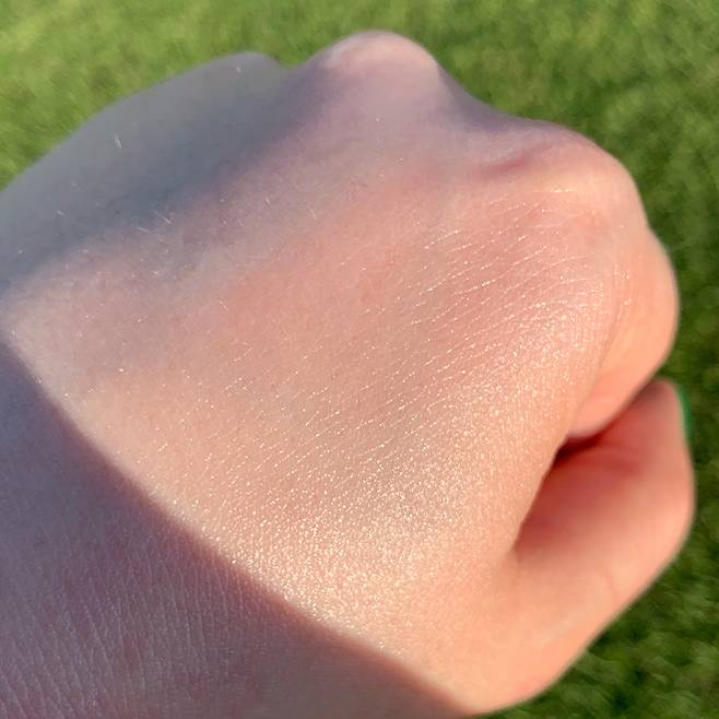 산뜻 촉촉하게 펴 바른 모습!