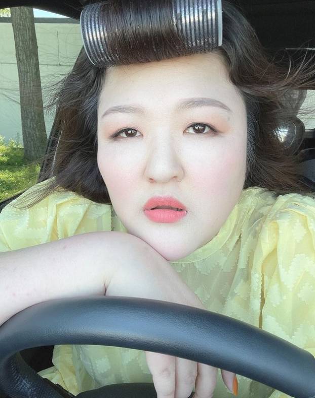 개그우먼 이국주가 홀쭉해진 얼굴을 공개해 모두를 놀라게했다. /사진=이국주 인스타그램