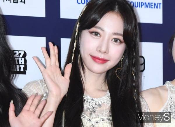 그룹 브레이브걸스 소속사가 무속인이 브레이브걸스의 역주행을 예견했다는 것은 허위사실이라고 반박했다. 사진은 지난해 6월26일 서울 마포구에 위치한 서울월드컵경기장에서 열린 '제27회 드림콘서트' 레드카펫 행사에 참석한 브레이브걸스 멤버 은지. /사진=장동규 기자