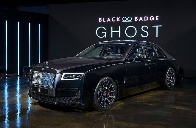 롤스로이스가 올해 부산국제모터쇼에서 부스를 비공개로 운영한다. 사진은 지난해 말 국내에 출시된 롤스로이스의 '뉴 블랙 배지 고스트'. /사진=롤스로이스