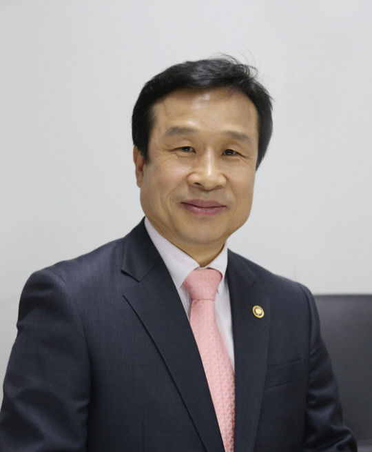 이충재 전 행복청장 : 한국건설산업연구원 신임 원장에 27일 취임 예정인 이충재 전 행정중심복합도시건설청장.