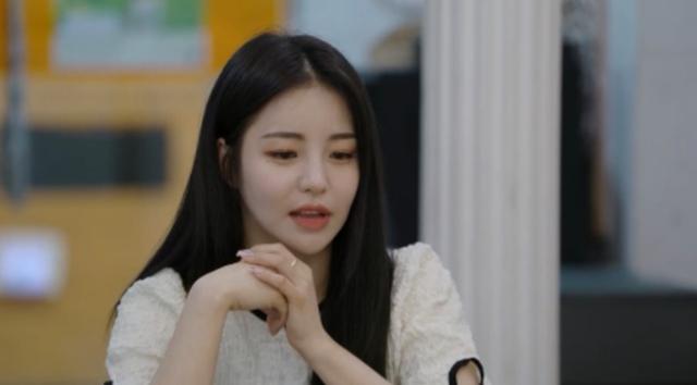 그룹 브레이브걸스 유정이 아이돌 활동에 대한 현실적인 고민을 털어놓는다. KBS2 제공