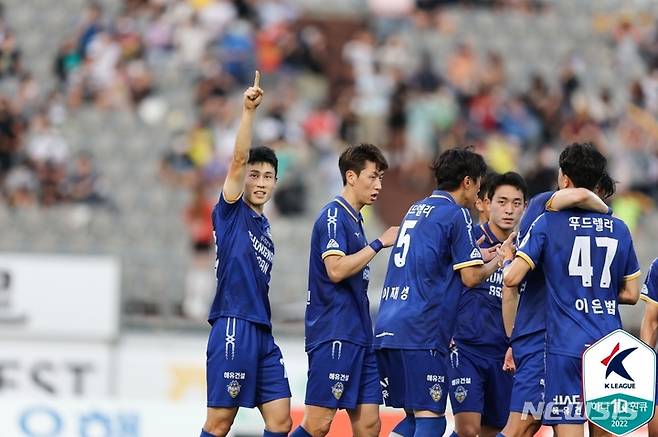 [서울=뉴시스]프로축구 K리그2 충남아산 (사진 = 프로축구연맹 제공)