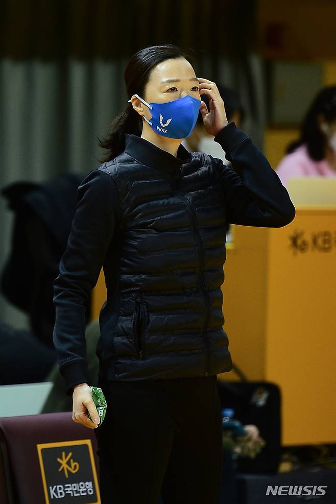 [서울=뉴시스]여자농구 삼성생명 이미선 코치 (사진 = WKBL 제공)