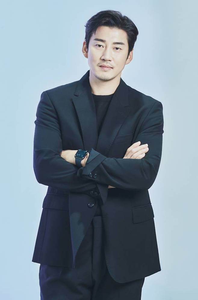 디즈니플러스 오리지널 드라마 '키스 식스 센스'의 배우 윤계상이 인터뷰를 위해 포즈를 취하고 있다. '키스 식스 센스'는 입술이 닿기만 하면 미래가 보이는 '예술'(서지혜 분)과 오감이 과도하게 발달한 초예민 '민후'(윤계상 분)의 아찔한 로맨스를 다룬 드라마다. /사진제공=저스트엔터테인먼트 2022.06.24 /사진=이동훈 기자 photoguy@