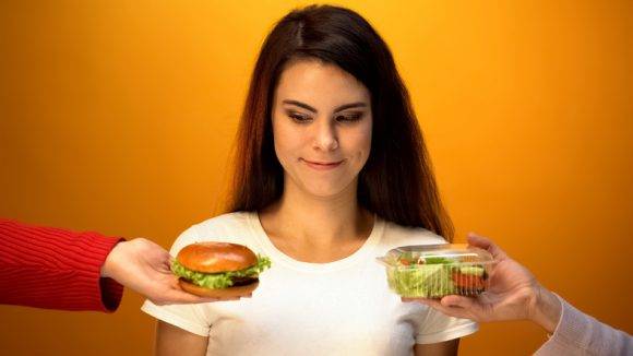 비만을 부르는 식습관이 있는 반면 막는 식습관도 있다. [사진=게티이미지뱅크]