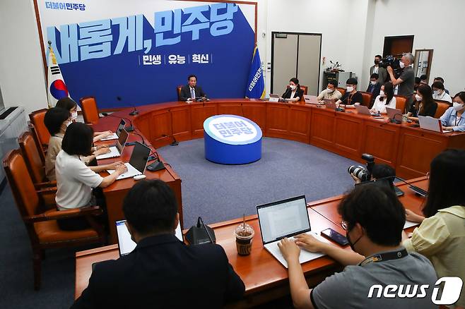 우상호 더불어민주당 비상대책위원장이 26일 서울 여의도 국회에서 열린 기자간담회에서 발언하고 있다. (공동취재) 2022.6.26/뉴스1 © News1 허경 기자
