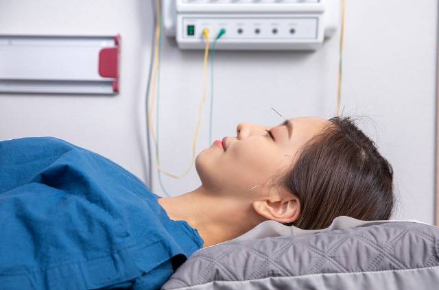 침술 요법이 긴장성 두통 완화에 효과적이라는 연구가 발표됐다./사진=클립아트코리아