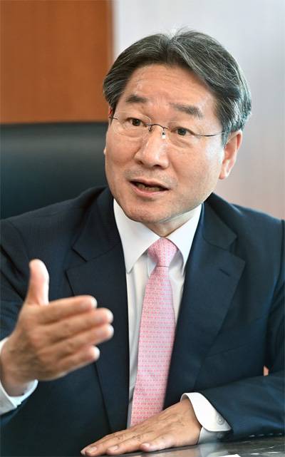 유정복 인천시장 당선인이 민선 8기 지역경제 활성화 방안을 설명하고 있다. [사진 제공 = 인천시장직인수위원회]