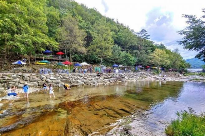 경기도가 지난해에 이어 올해도 도내 청정계곡의 지속 가능한 유지를 위해 6~7월 두 달간 하천 내 불법행위를 집중 점검한다. / 사진제공=경기북부청