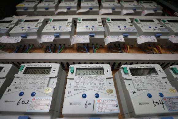 3분기(7~9월) 전기요금이 인상될지 주목된다. 사진은 서울 소재 오피스텔 전기 계량기 모습. /사진=뉴스1