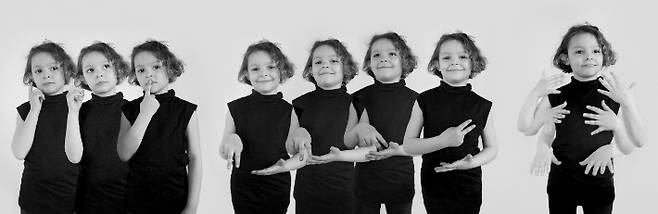 전명은_[JMS를 위한 프로젝트-진동의 리듬으로 추는 농인의 댄스]_Archival pigment print_58x178cm_2010 / 토탈미술관 제공