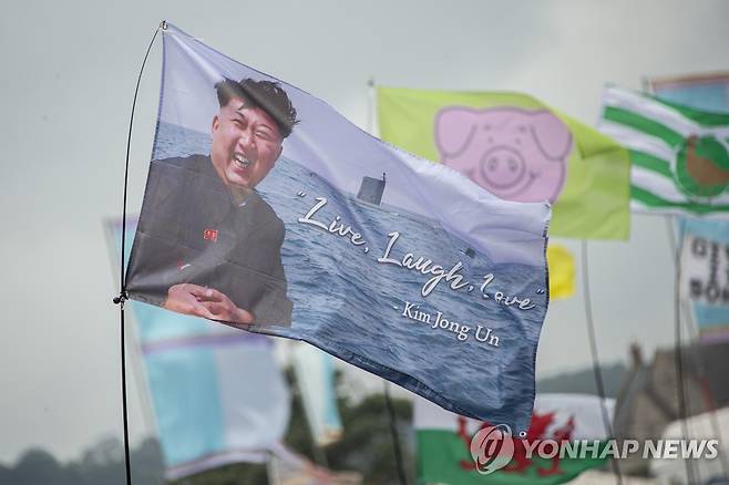 글래스턴베리 깃발 [AP 연합뉴스 자료사진. 재판매 및 DB 금지]
