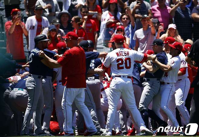 에인절스와 시애틀이 경기 중 난투극을 벌였다. © AFP=뉴스1