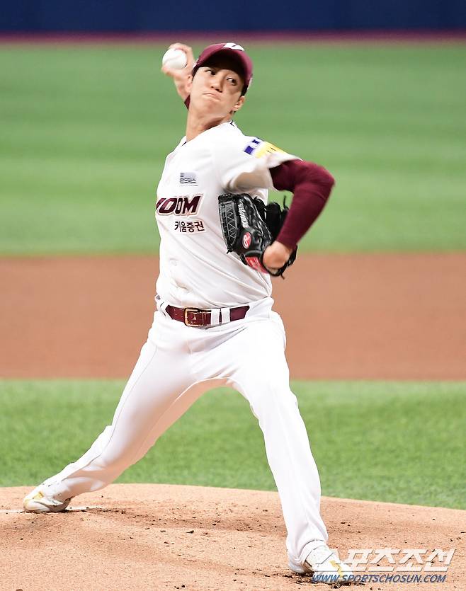 7일 서울 고척스카이돔에서 KBO리그 키움과 SSG의 경기가 열렸다. 키움 선발 안우진이 힘차게 투구하고 있다. 고척=송정헌 기자songs@sportschosun.com/2022.05.07/