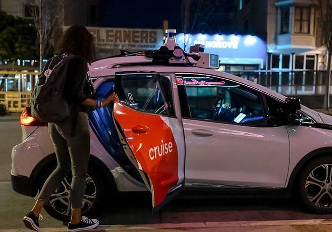 지엠의 전기차 쉐보레 볼트를 개조해 만든 크루즈의 무인 로보택시. 크루즈 제공