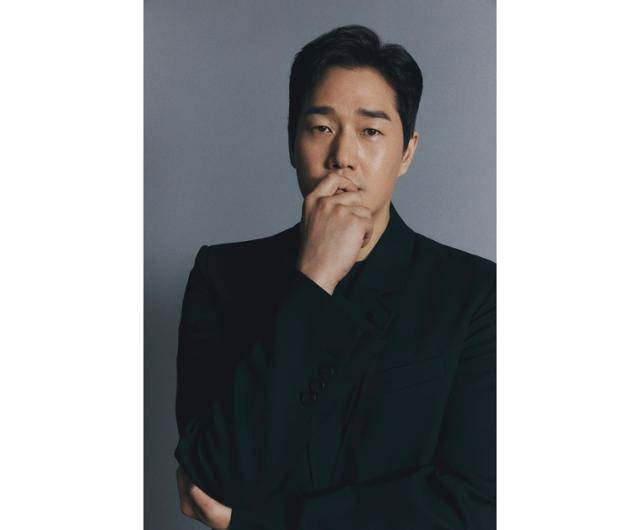 유지태가 넷플릭스 오리지널 '종이의 집: 공동경제구역' 관련 화상 인터뷰를 진행하며 작품에 대한 이야기를 나눴다. 넷플릭스 제공