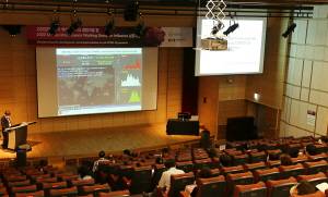 고려대 의대가 지난 백신혁신센터 설립 기념식과 심포지엄을 개최했다. 김우주 백신혁신센터장​이 강연을 하고 있다./사진=고려대 의료원