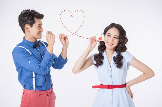 한쪽이 사랑을 표현하는 방식이 다른 쪽이 사랑을 받아들이는 방식과 일치하는 연인은 관계 만족도가 높다./사진=클립아트코리아