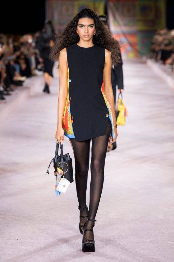 이재용 부회장의 딸 원주양이 하객 룩으로 선택한 베르사체 원피스. [사진 베르사체 홈페이지]