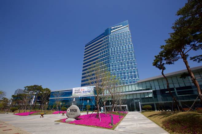 한전KDN은 27일 동반성장위원회와 올해 '제2차 중소기업 ESG(환경·사회적 책무·거버넌스)경영 지원사업' 협약을 체결했다./한전KDN