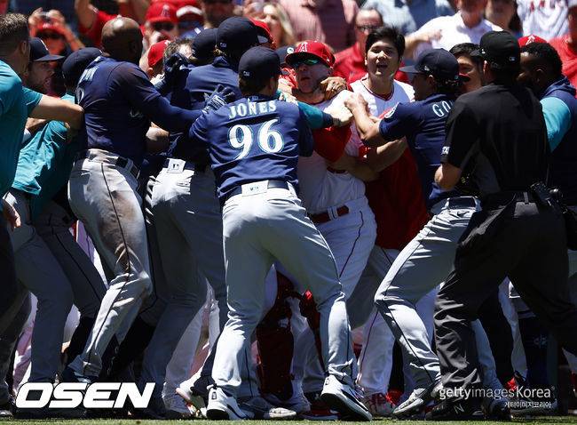 [사진] 시애틀 매리너스와 LA 에인절스 경기에 나온 벤치 클리어링. ⓒGettyimages(무단전재 및 재배포 금지)